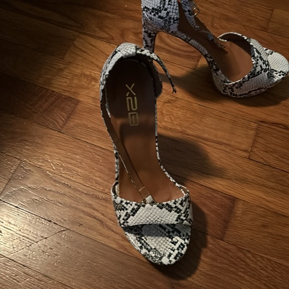 Beautiful high heels very girly - Picture 5 of 11